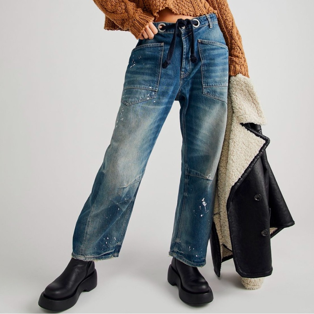 Free People We The Free Moxie Pull-on Barrel Jeans in  Timeless Blue size 27 Reg